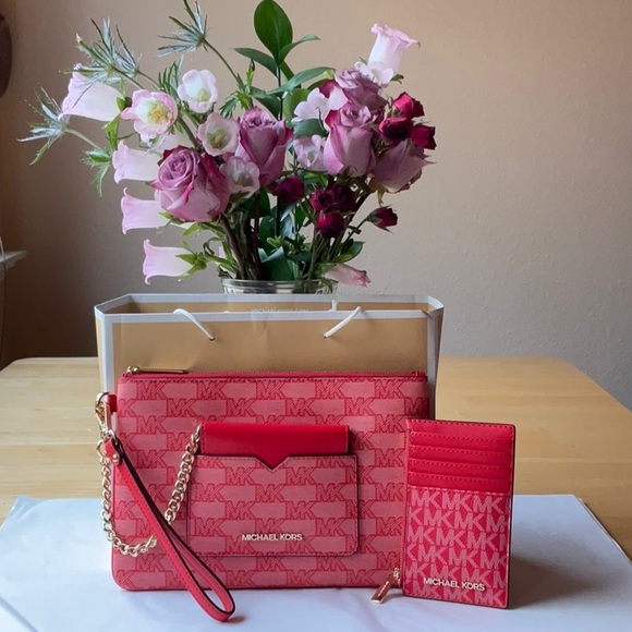 🌹MICHAEL KORS JET SET LOGO 2 - 1 WRISTLET 🌹 NWT 🌹 - Picture 3 of 16